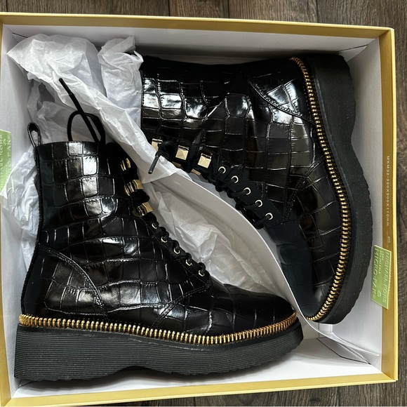 Michael Kors 💥 Haskell Crocodile Embossed
Leather Combat Boot. - Picture 4 of 9